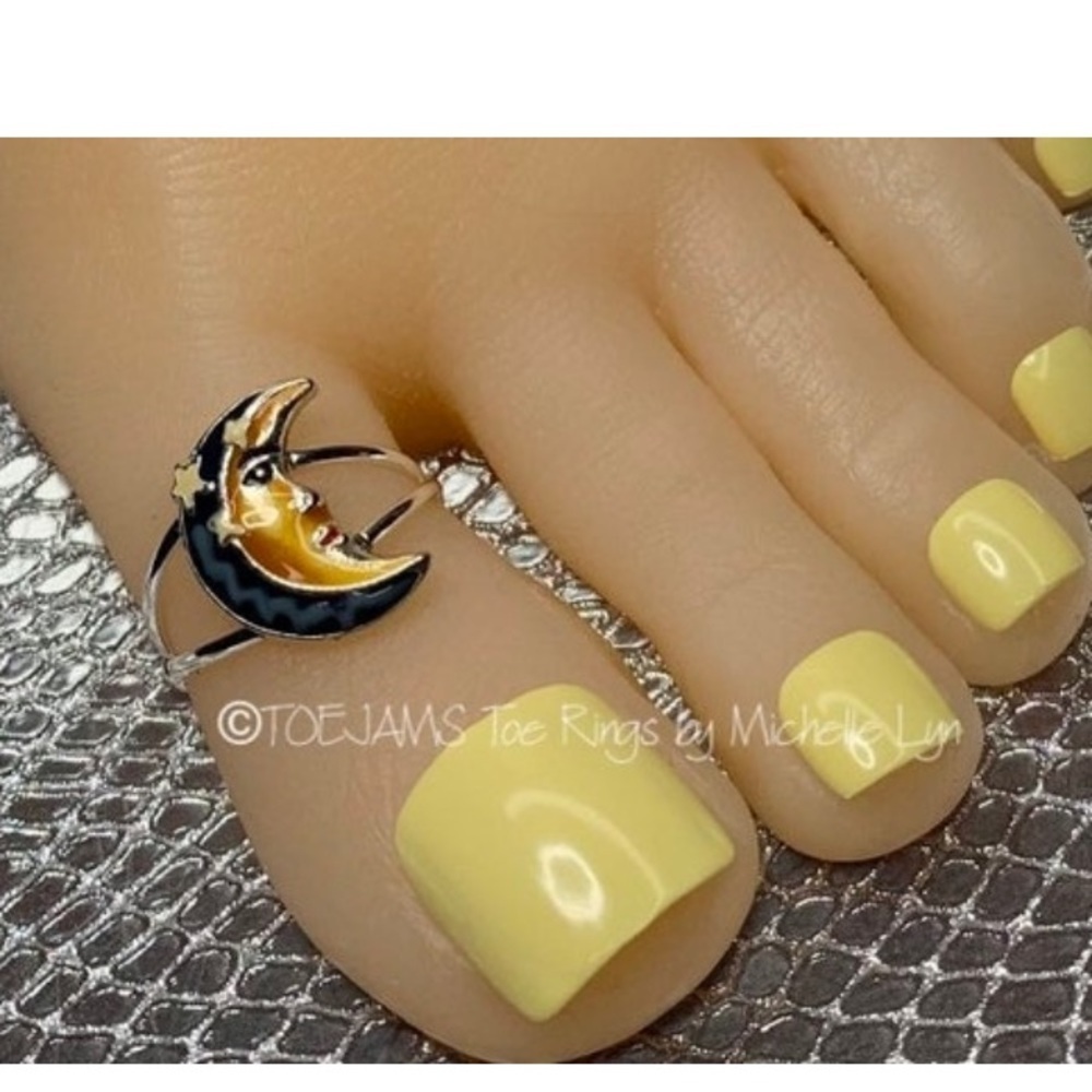 TOE RING Man in the Moon Vintage Enamel Charm Stretch Elastic Big Toe Ring